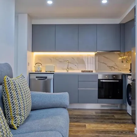Here Will Have A Wonderful & Memorable Stay! Apartment